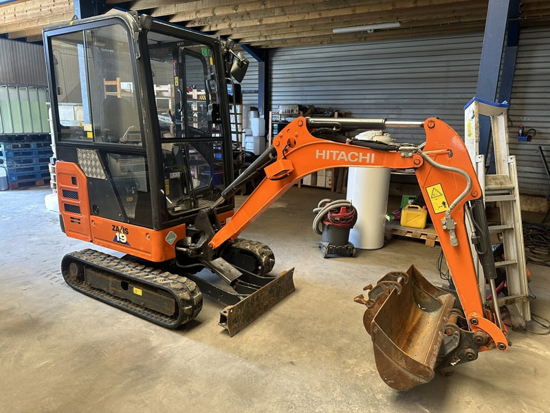 Hitachi ZAXIS ZX19-6 CR 1.9T - 1349H - CABINE - ADJUSTABLE TRACKS - EXTRA HYDR - QUICK HITCH - BE MACHINE - Mini pelle: photos 1 Hitachi ZAXIS ZX19-6 CR 1.9T - 1349H - CABINE - ADJUSTABLE TRACKS - EXTRA HYDR - QUICK HITCH - BE MACHINE - Mini pelle: photos 1
