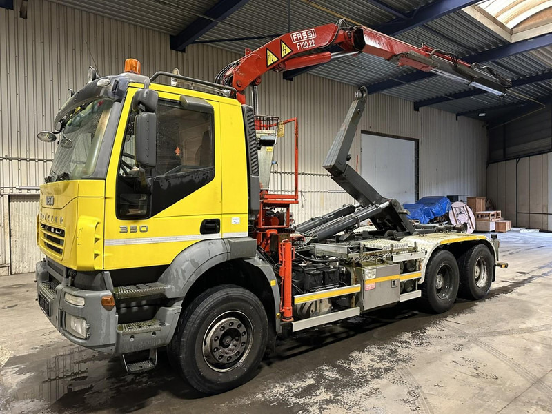 Iveco TRAKKER 350 6x4 HOOKLIFT + CRANE FASSI F120.22 (5/6 F) - *342.000km* - STEEL SPRING / BIG AXLES - AS TRONIC AUTOMATIC GEARBOX - Camion ampliroll, Camion grue: photos 3 Iveco TRAKKER 350 6x4 HOOKLIFT + CRANE FASSI F120.22 (5/6 F) - *342.000km* - STEEL SPRING / BIG AXLES - AS TRONIC AUTOMATIC GEARBOX - Camion ampliroll, Camion grue: photos 3