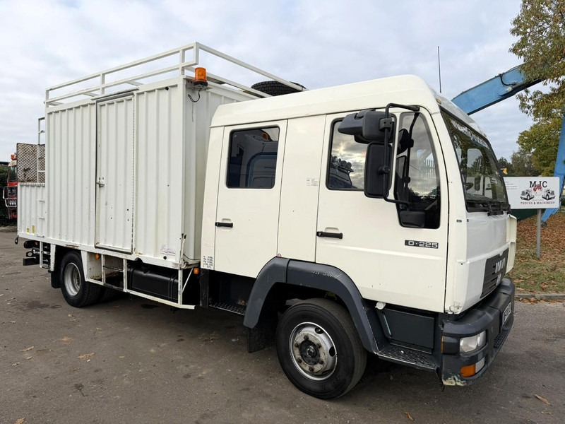 MAN 10.225 LC CLOSED BOX / KOFFER - DOKA - MANUAL GEARBOX - *344.000km* - STEEL SPRING / BLATT / LAMES - BE TRUCK - Camion fourgon: photos 1 MAN 10.225 LC CLOSED BOX / KOFFER - DOKA - MANUAL GEARBOX - *344.000km* - STEEL SPRING / BLATT / LAMES - BE TRUCK - Camion fourgon: photos 1