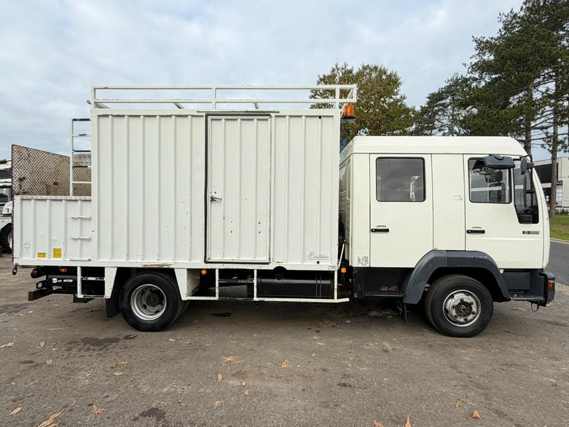 MAN 10.225 LC CLOSED BOX / KOFFER - DOKA - MANUAL GEARBOX - *344.000km* - STEEL SPRING / BLATT / LAMES - BE TRUCK - Camion fourgon: photos 4 MAN 10.225 LC CLOSED BOX / KOFFER - DOKA - MANUAL GEARBOX - *344.000km* - STEEL SPRING / BLATT / LAMES - BE TRUCK - Camion fourgon: photos 4