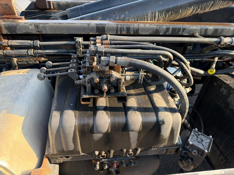 Camion ampliroll MAN TGA 18.350 4x2 19T HOOKLIFT / ABROLLKIPPER / GANCHO / AMPLIROL - EURO 3 - AS TRONIC AUTOMATIC: photos 15 Camion ampliroll MAN TGA 18.350 4x2 19T HOOKLIFT / ABROLLKIPPER / GANCHO / AMPLIROL - EURO 3 - AS TRONIC AUTOMATIC: photos 15