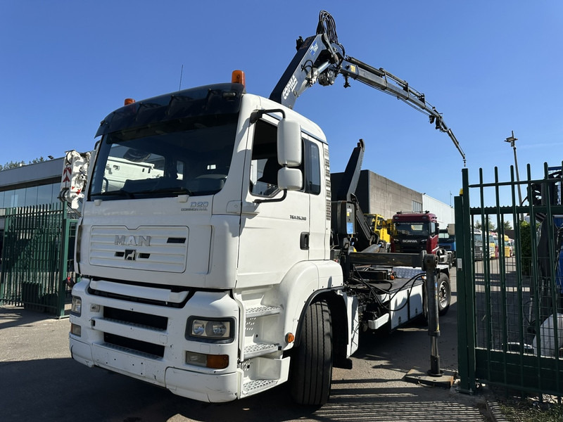 MAN TGA 26.310 6X2 HOOKLIFT + CRANE COPMA 160.4 + JIB J2 + WINCH - RADIO - LIFT + STEERING AXLE - EURO 3 - BE - Camion ampliroll, Camion grue: photos 3 MAN TGA 26.310 6X2 HOOKLIFT + CRANE COPMA 160.4 + JIB J2 + WINCH - RADIO - LIFT + STEERING AXLE - EURO 3 - BE - Camion ampliroll, Camion grue: photos 3