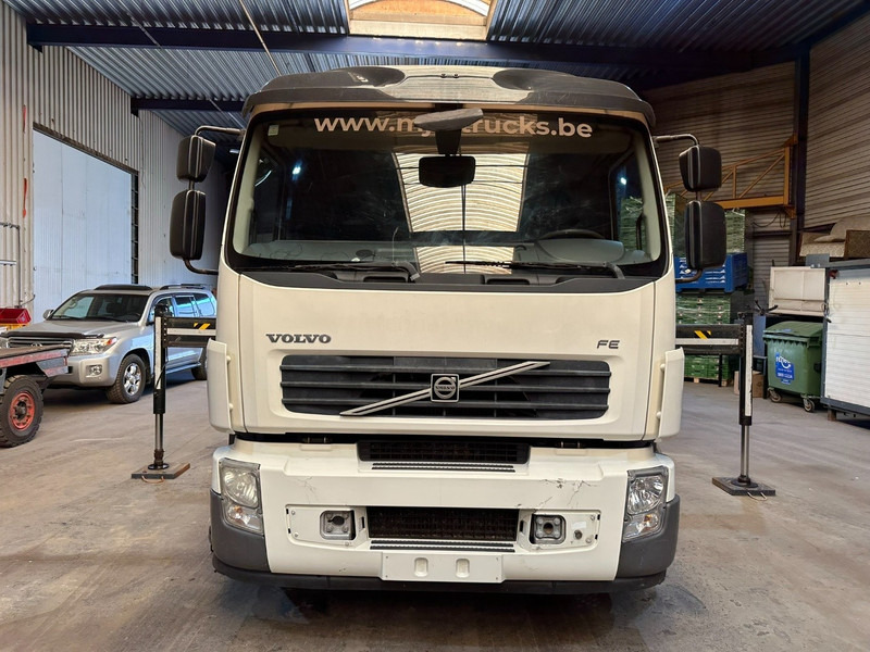 Volvo FE 300 6x2 + crane (20m!) PALFINGER PK18002 E 6x - LIFT / STEERING AXLE - MANUAL - EURO 5 - Camion plateau, Camion grue: photos 3 Volvo FE 300 6x2 + crane (20m!) PALFINGER PK18002 E 6x - LIFT / STEERING AXLE - MANUAL - EURO 5 - Camion plateau, Camion grue: photos 3
