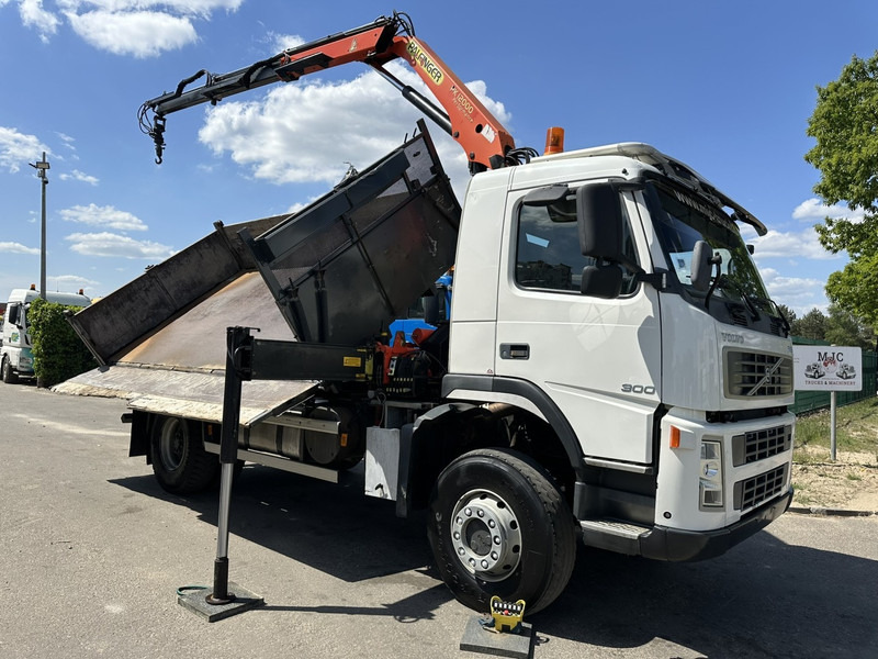 Volvo FM 300 4x4 TIPPER + CRANE PALFINGER PK 12000 - *339.000km* - MANUAL - STEEL SPRING / BIG AXLES - EURO 3 - TÜV 15/10/2025 - Camion benne, Camion grue: photos 3 Volvo FM 300 4x4 TIPPER + CRANE PALFINGER PK 12000 - *339.000km* - MANUAL - STEEL SPRING / BIG AXLES - EURO 3 - TÜV 15/10/2025 - Camion benne, Camion grue: photos 3