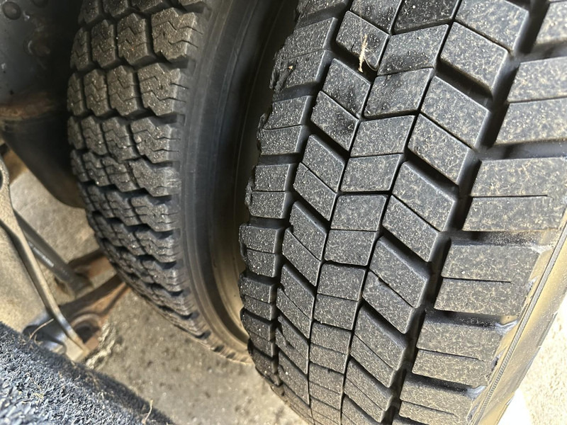 Camion grue Volvo FMX 370 6x2 PLATFORM 6M35 + CRANE EFFER 215/6S -*127.000km* - LIFT AXLE - DOUBLE WHEELS - I SHIFT - EURO 6 - BE PAPERS: photos 18 Camion grue Volvo FMX 370 6x2 PLATFORM 6M35 + CRANE EFFER 215/6S -*127.000km* - LIFT AXLE - DOUBLE WHEELS - I SHIFT - EURO 6 - BE PAPERS: photos 18