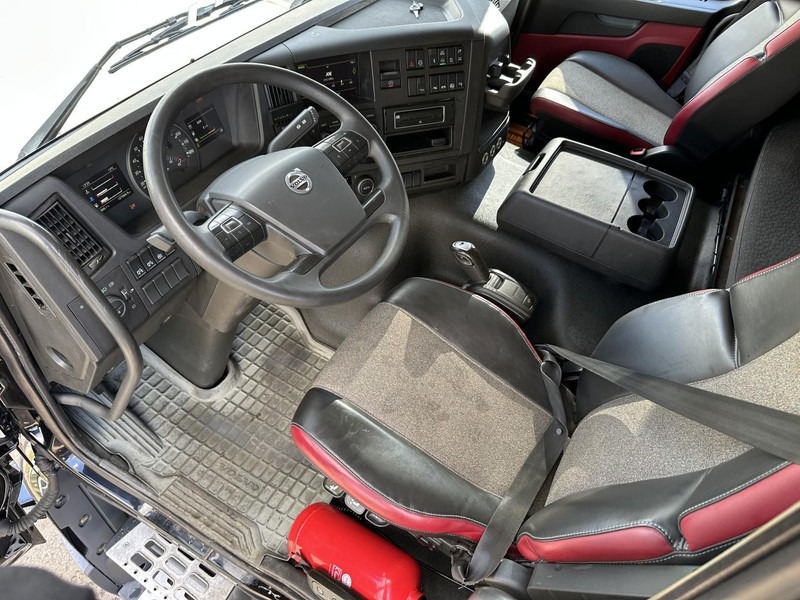 Camion grue Volvo FMX 370 6x2 PLATFORM 6M35 + CRANE EFFER 215/6S -*127.000km* - LIFT AXLE - DOUBLE WHEELS - I SHIFT - EURO 6 - BE PAPERS: photos 10 Camion grue Volvo FMX 370 6x2 PLATFORM 6M35 + CRANE EFFER 215/6S -*127.000km* - LIFT AXLE - DOUBLE WHEELS - I SHIFT - EURO 6 - BE PAPERS: photos 10