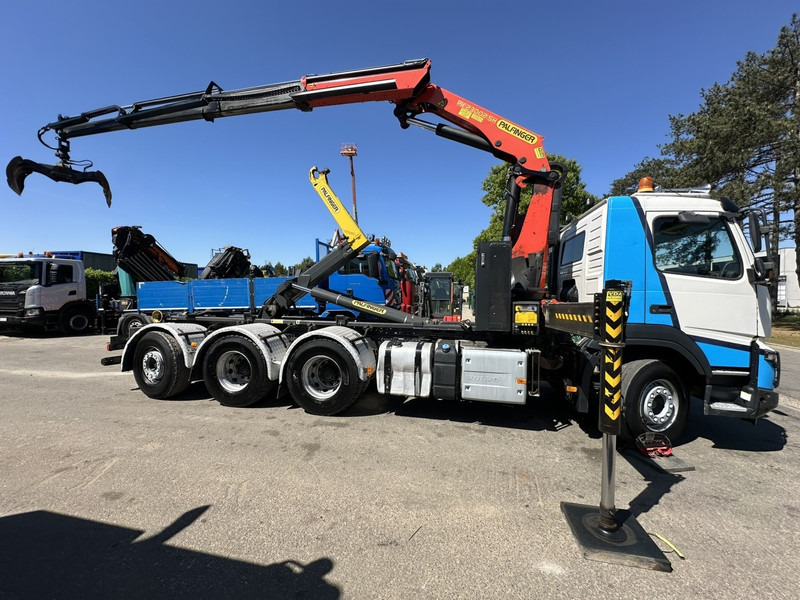 Volvo FMX 460 8x4 TRIDEM HOOKLIFT + CRANE PK 23002 SH + GRABBER / ROTATOR - EURO 6 - LIFT + STEERING AXLE - *374.000km* - EXT BUMPER - Camion ampliroll, Camion grue: photos 4 Volvo FMX 460 8x4 TRIDEM HOOKLIFT + CRANE PK 23002 SH + GRABBER / ROTATOR - EURO 6 - LIFT + STEERING AXLE - *374.000km* - EXT BUMPER - Camion ampliroll, Camion grue: photos 4