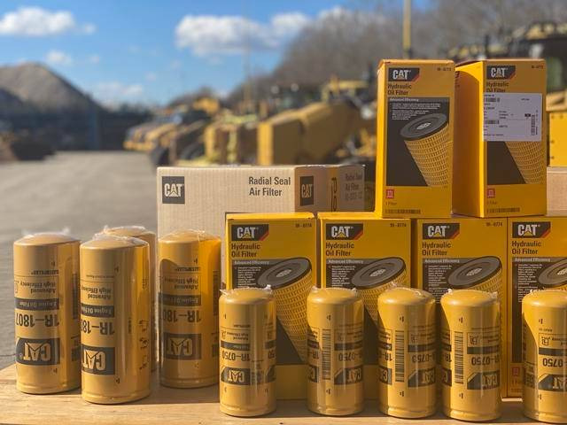 Cat Medium - After 500 Working Hours - Accessoire pour Engins de chantier: photos 1 Cat Medium - After 500 Working Hours - Accessoire pour Engins de chantier: photos 1