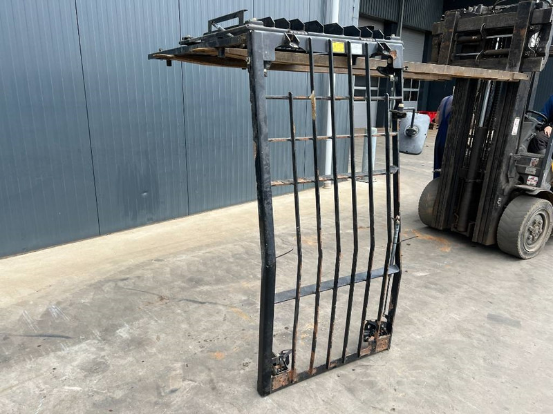 Cat 313E / M315F / 320F / 323E / 325F / 329E / 330F / - Cabine et intérieur pour Engins de chantier: photos 2 Cat 313E / M315F / 320F / 323E / 325F / 329E / 330F / - Cabine et intérieur pour Engins de chantier: photos 2