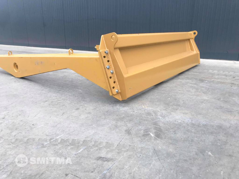Cat 725C - Hayon élévateur pour Engins de chantier: photos 2 Cat 725C - Hayon élévateur pour Engins de chantier: photos 2