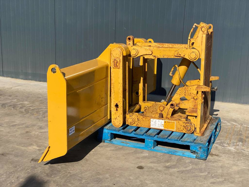 Cat Front Blade + Lift 12H / 120M / 120H / 140G / 140H - Lame pour Engins de chantier: photos 1 Cat Front Blade + Lift 12H / 120M / 120H / 140G / 140H - Lame pour Engins de chantier: photos 1