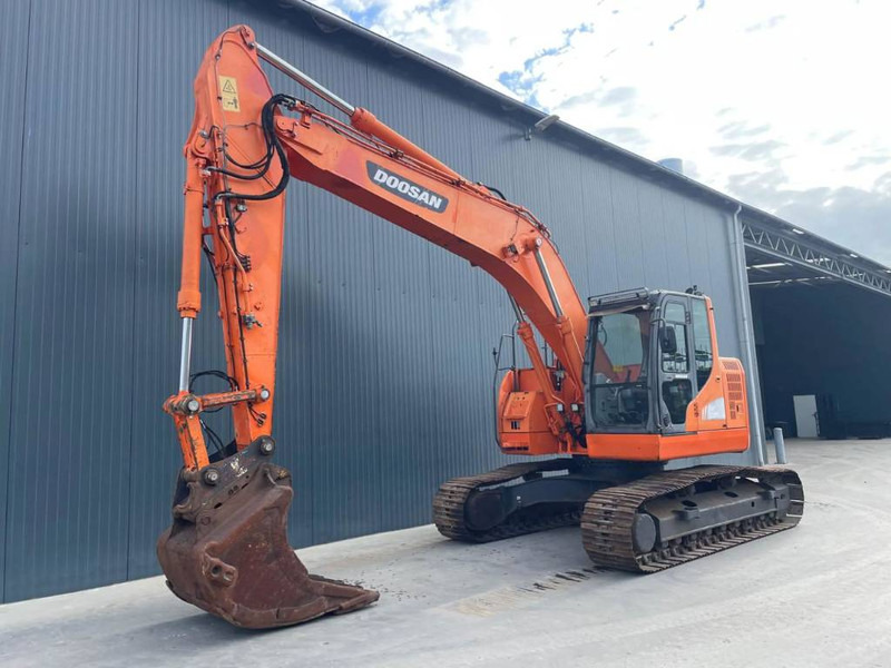 Pelle sur chenille Doosan DX235LCR: photos 1
