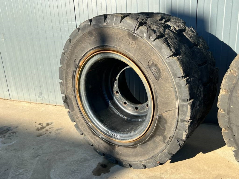 Globe Star 10.00 x 20 / 1000 x 20 Solid Tires / Vol Rubb - Pneus et jantes pour Engins de chantier: photos 2 Globe Star 10.00 x 20 / 1000 x 20 Solid Tires / Vol Rubb - Pneus et jantes pour Engins de chantier: photos 2
