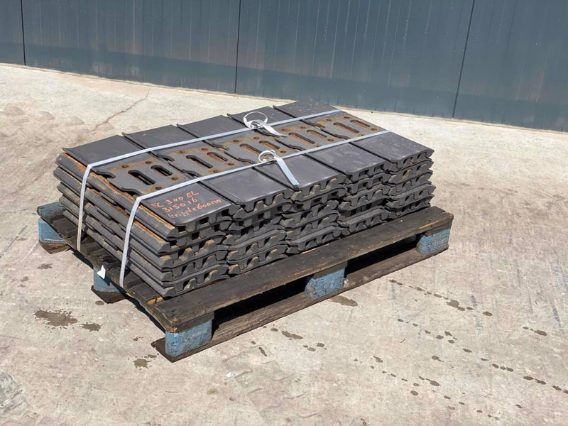 Hyundai R280 / R290 / R320 Shoes/Pads - Frame/ Châssis pour Engins de chantier: photos 3 Hyundai R280 / R290 / R320 Shoes/Pads - Frame/ Châssis pour Engins de chantier: photos 3