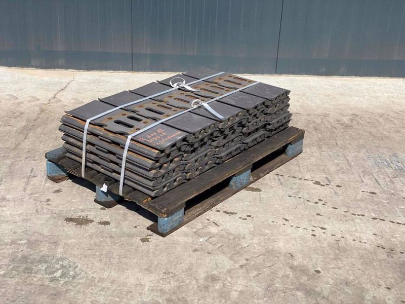 Hyundai R280 / R290 / R320 Shoes/Pads - Frame/ Châssis pour Engins de chantier: photos 1 Hyundai R280 / R290 / R320 Shoes/Pads - Frame/ Châssis pour Engins de chantier: photos 1