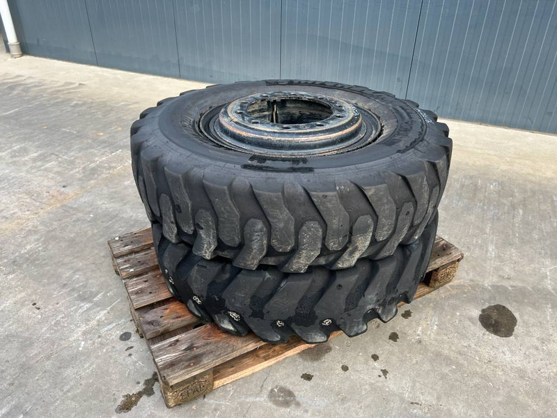Michelin 1000 x 20 banden / 10.00 x 20: 1x2 Reifen - Pneus et jantes pour Engins de chantier: photos 1 Michelin 1000 x 20 banden / 10.00 x 20: 1x2 Reifen - Pneus et jantes pour Engins de chantier: photos 1