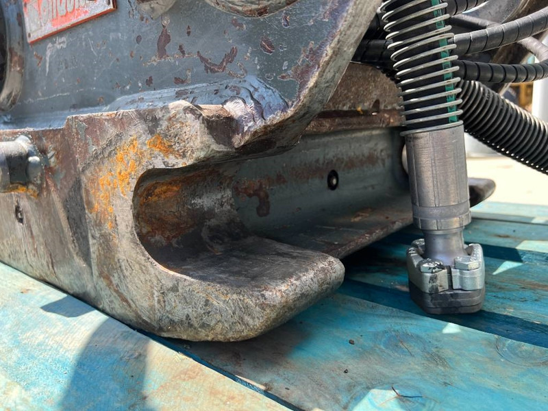 Attache rapide pour Engins de chantier OilQuick OQ70/55 - 323E: photos 12