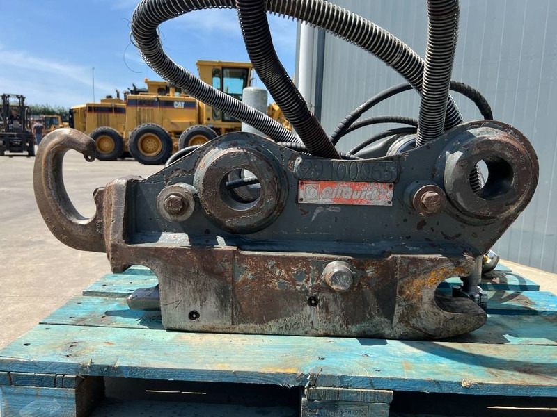 Attache rapide pour Engins de chantier OilQuick OQ70/55 - 323E: photos 8