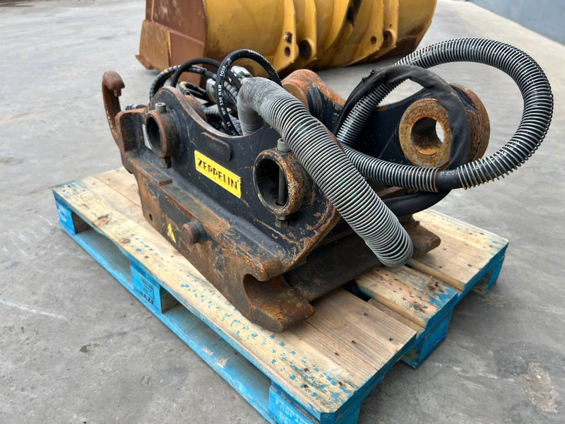 Attache rapide pour Engins de chantier OilQuick OQ70/55 - 323F: photos 7