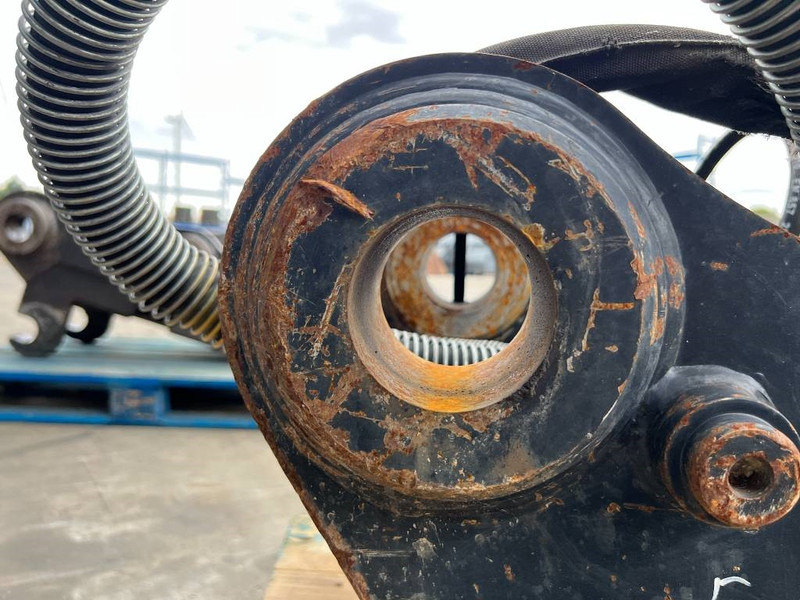 Attache rapide pour Engins de chantier OilQuick OQ70/55 - 323F: photos 17