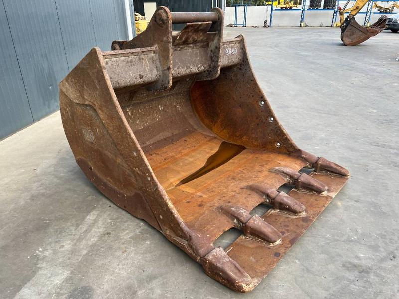 OilQuick OQ80 - Godet pour Engins de chantier: photos 3 OilQuick OQ80 - Godet pour Engins de chantier: photos 3