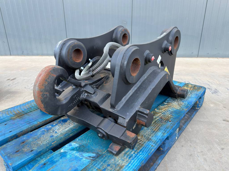 Verachtert CW20 - M312 / M314F / M315D / M315F / M316C / M316 - Attache rapide pour Engins de chantier: photos 1 Verachtert CW20 - M312 / M314F / M315D / M315F / M316C / M316 - Attache rapide pour Engins de chantier: photos 1