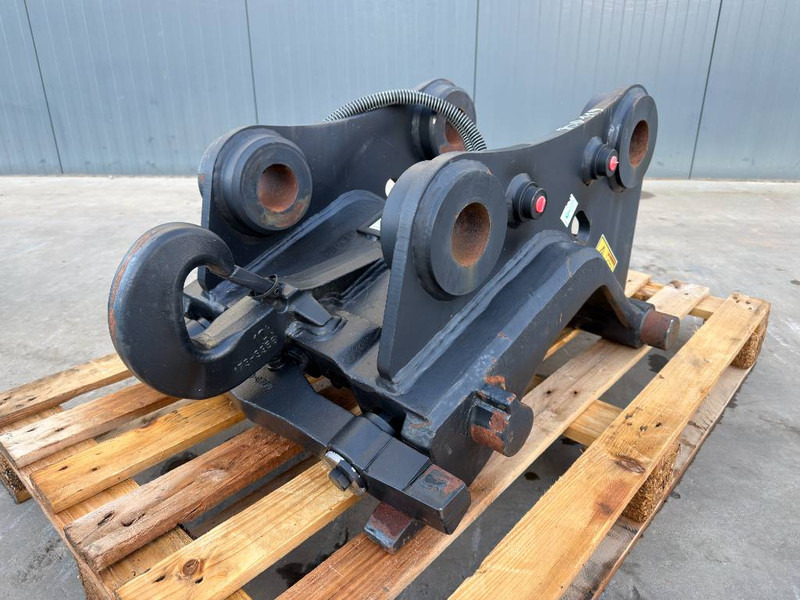 Verachtert CW20 - M312 / M315D / M315F / M316C / M316D / M316 - Attache rapide pour Engins de chantier: photos 1 Verachtert CW20 - M312 / M315D / M315F / M316C / M316D / M316 - Attache rapide pour Engins de chantier: photos 1