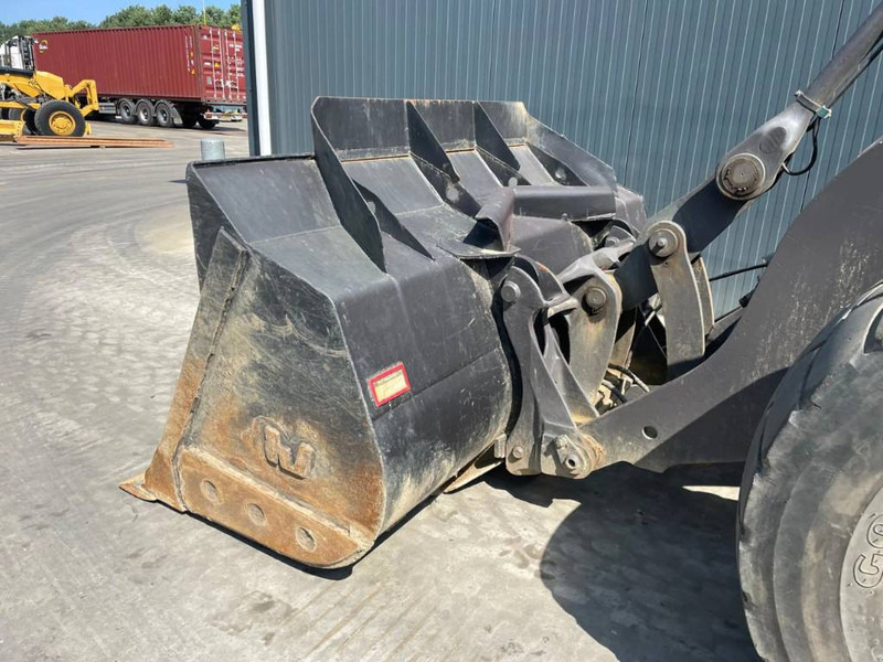 Chargeuse sur pneus Volvo L90F - 3rd valve: photos 9