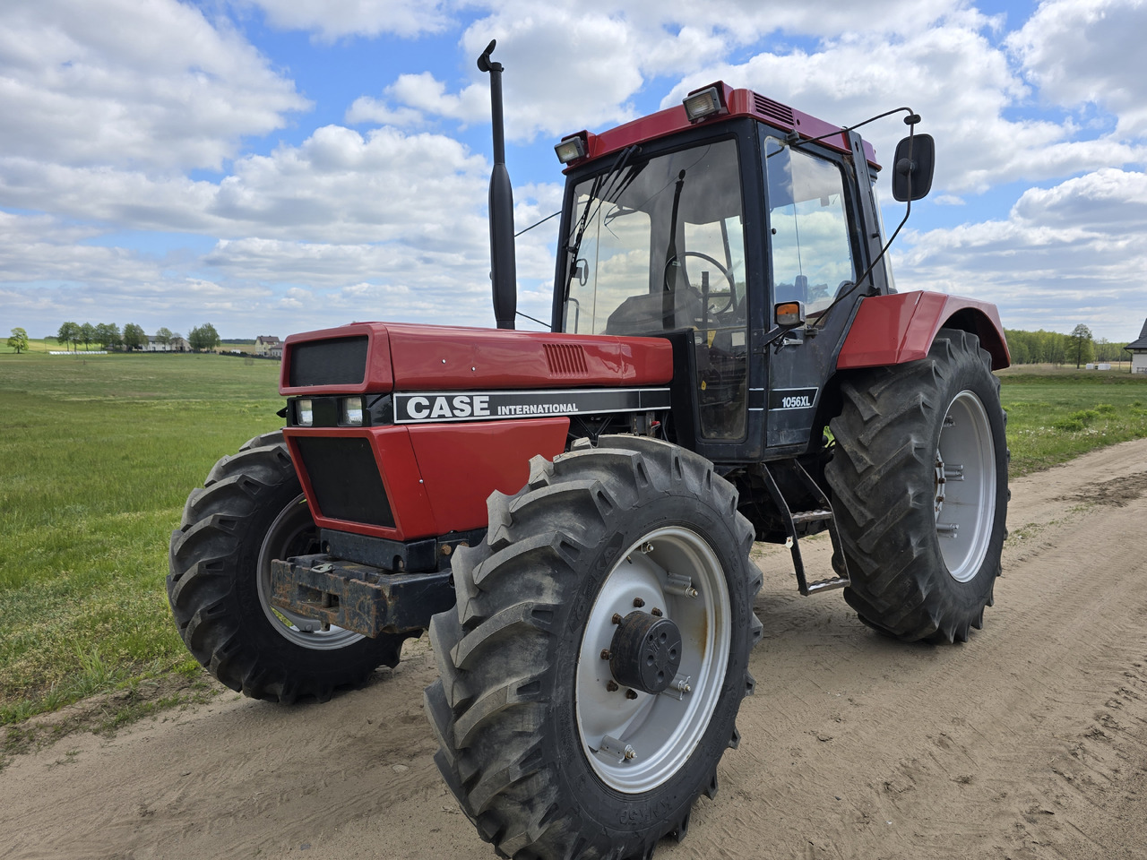 CASE IH 1056 XL - Tracteur agricole: photos 1 CASE IH 1056 XL - Tracteur agricole: photos 1