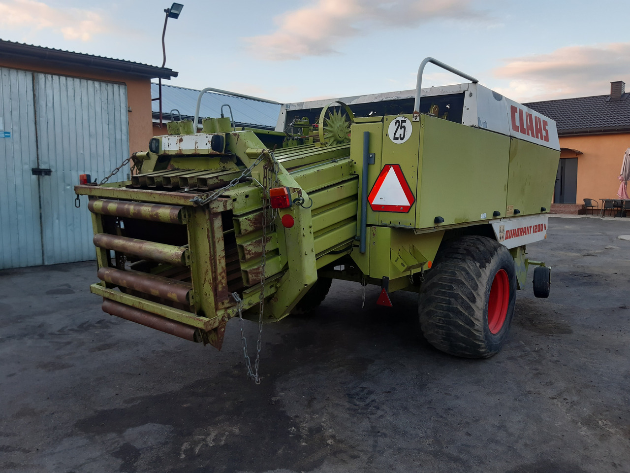 Claas Quadrant 1200 N - Presse à balles cubiques: photos 4 Claas Quadrant 1200 N - Presse à balles cubiques: photos 4