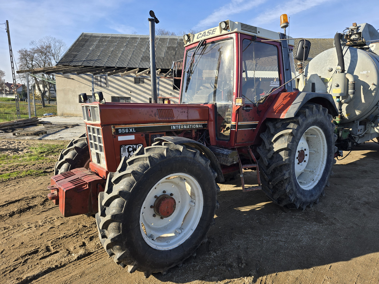 INTERNATIONAL 956 XL - Tracteur agricole: photos 1 INTERNATIONAL 956 XL - Tracteur agricole: photos 1