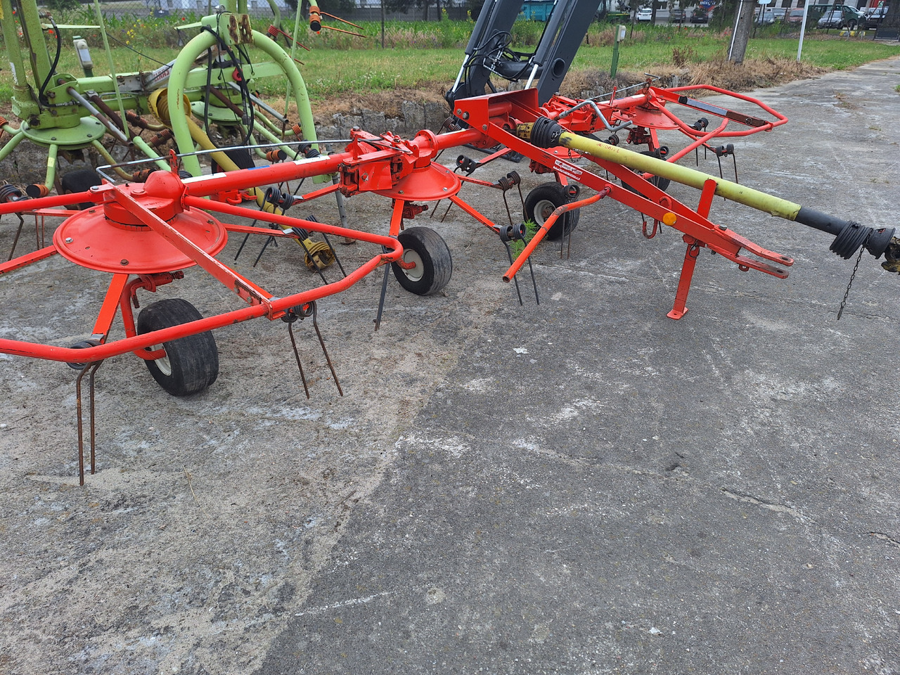 KUHN 5001T - Faneuse: photos 1 KUHN 5001T - Faneuse: photos 1