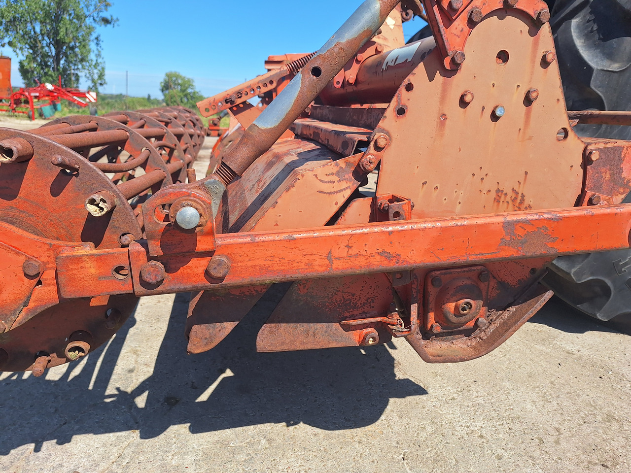 KUHN EL100N 305 - Herse rotative: photos 2 KUHN EL100N 305 - Herse rotative: photos 2