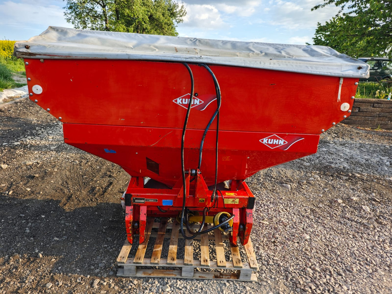 KUHN MDS 921 Multi-Disc-System 1700 L - Distributeur d'engrais: photos 3 KUHN MDS 921 Multi-Disc-System 1700 L - Distributeur d'engrais: photos 3