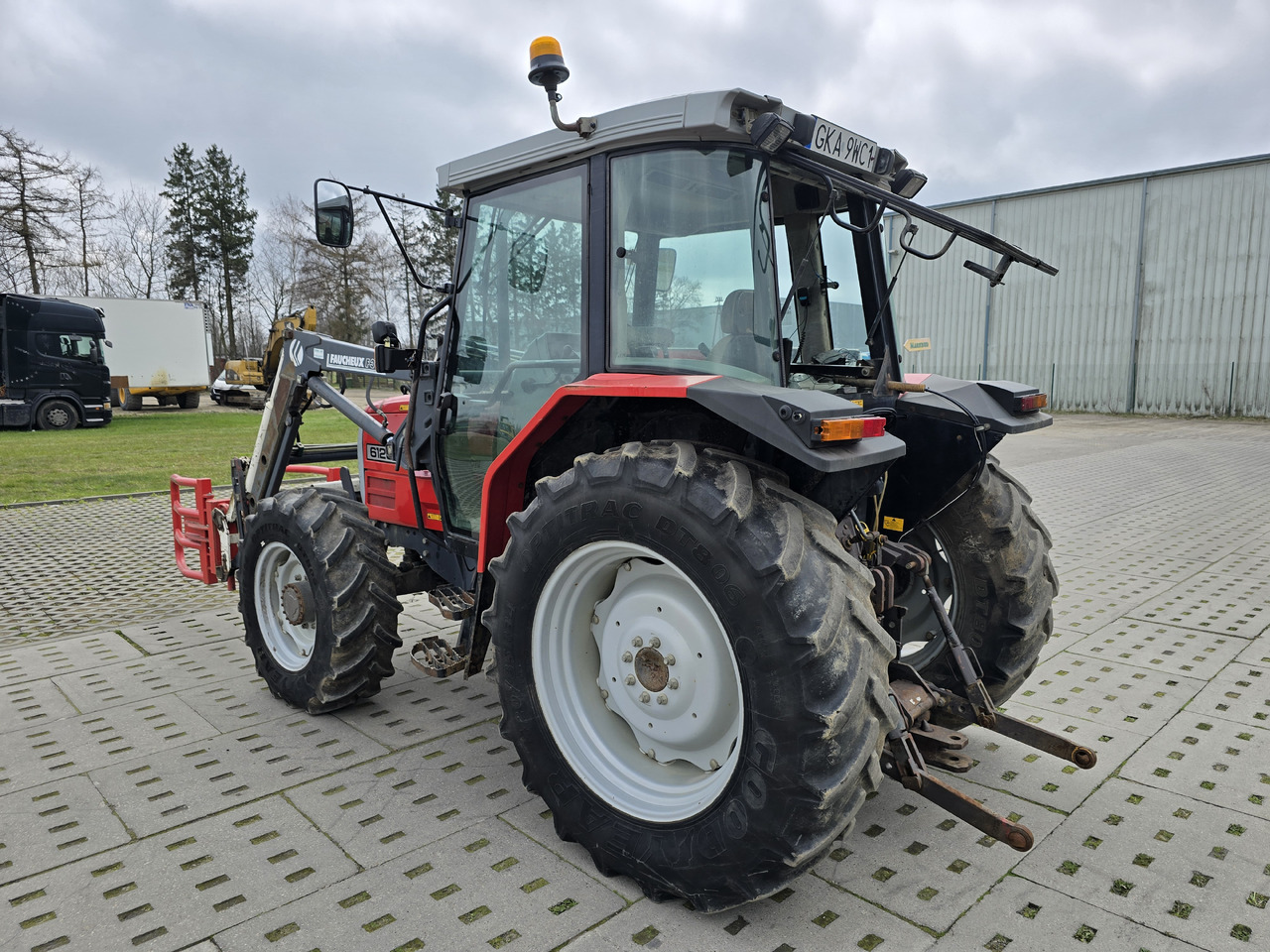 MASSEY-FERGUSON 6120 - Tracteur agricole: photos 4 MASSEY-FERGUSON 6120 - Tracteur agricole: photos 4