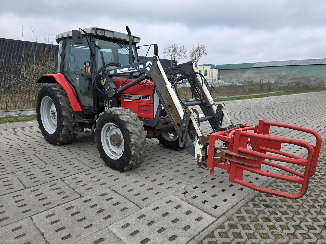 MASSEY-FERGUSON 6120 - Tracteur agricole: photos 1 MASSEY-FERGUSON 6120 - Tracteur agricole: photos 1