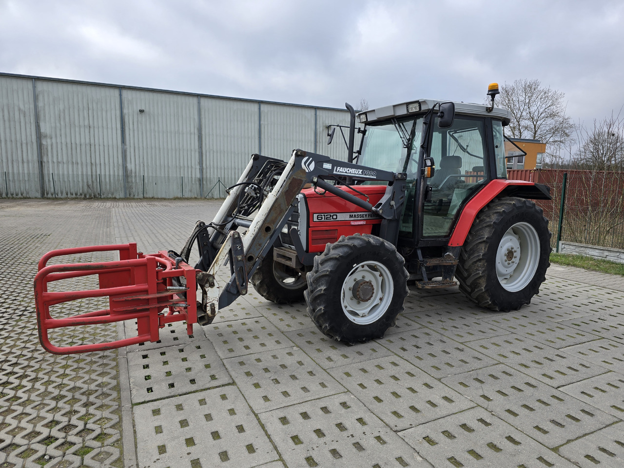 MASSEY-FERGUSON 6120 - Tracteur agricole: photos 2 MASSEY-FERGUSON 6120 - Tracteur agricole: photos 2