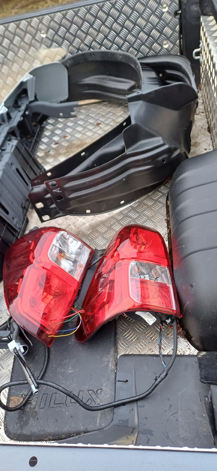 TOYOTA HILUX Extracab (2023 r.) NOWA paka skrzynia - Carrosserie et extérieur pour Voiture: photos 2 TOYOTA HILUX Extracab (2023 r.) NOWA paka skrzynia - Carrosserie et extérieur pour Voiture: photos 2