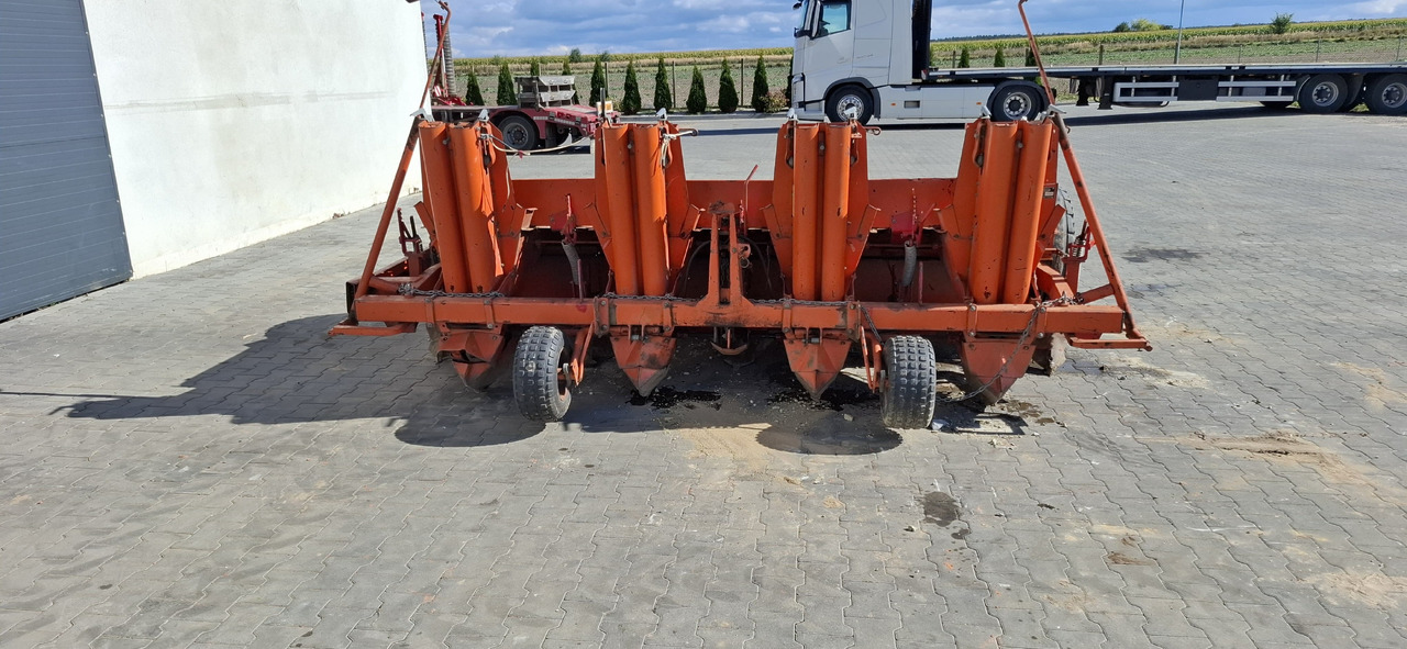 UDERHAUG 351 - Planteuse de pommes de terre: photos 1 UDERHAUG 351 - Planteuse de pommes de terre: photos 1