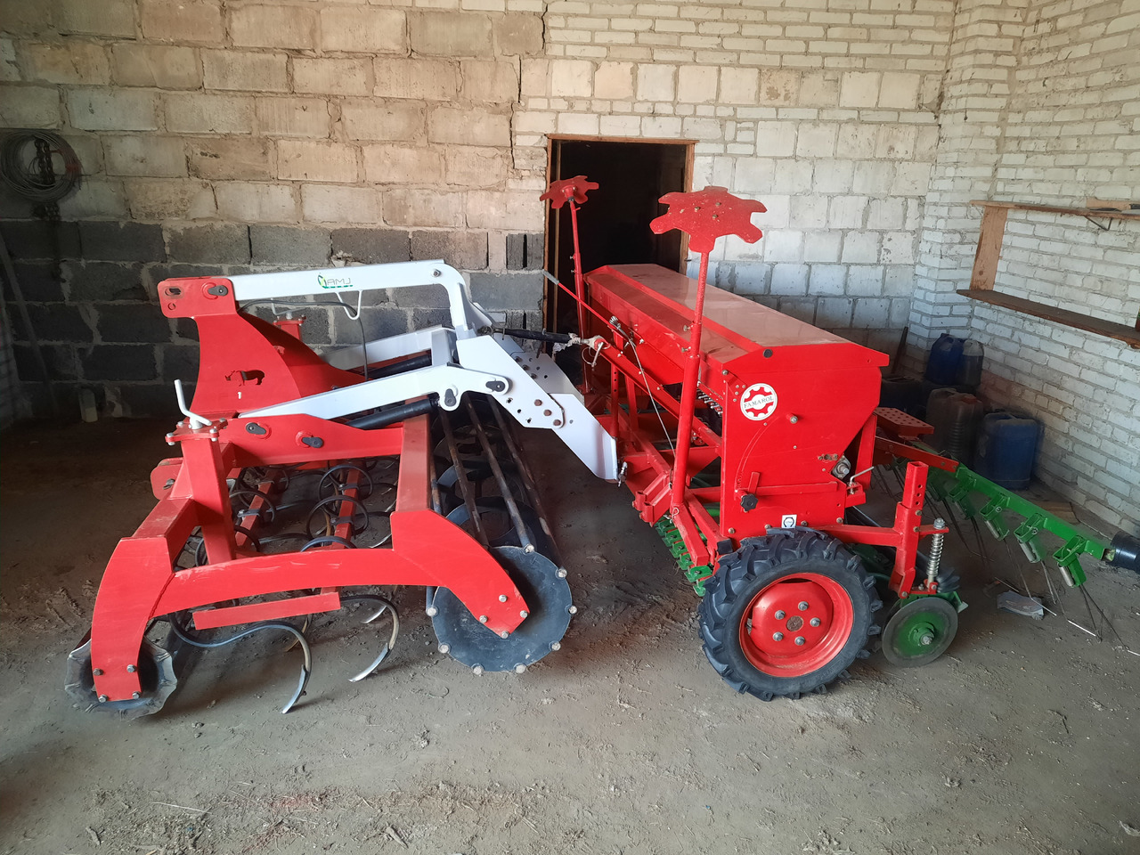 UNIA POZNANIAK 370/2.7L + ARAMIS 2,7R - Combiné de semis: photos 4 UNIA POZNANIAK 370/2.7L + ARAMIS 2,7R - Combiné de semis: photos 4