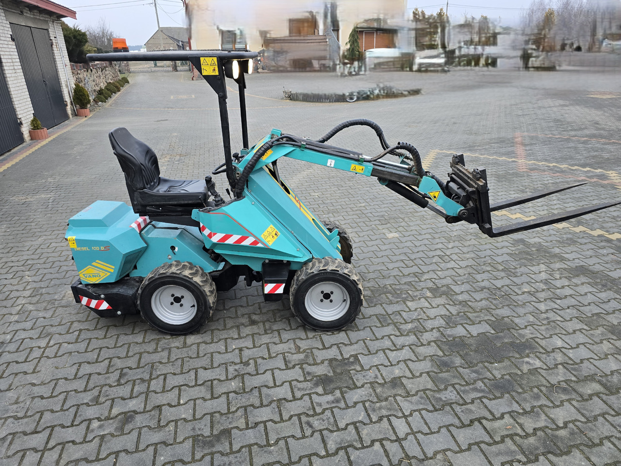 VANO DIESEL 120 DS - Mini chargeuse: photos 5 VANO DIESEL 120 DS - Mini chargeuse: photos 5