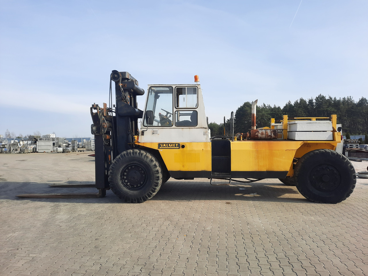 Valmet TD2712 - A25036 - Chariot porte-conteneur: photos 1 Valmet TD2712 - A25036 - Chariot porte-conteneur: photos 1