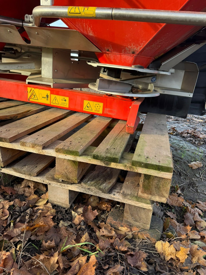 Kuhn Axis M 30.2 Q-V8 - Distributeur d'engrais: photos 4 Kuhn Axis M 30.2 Q-V8 - Distributeur d'engrais: photos 4