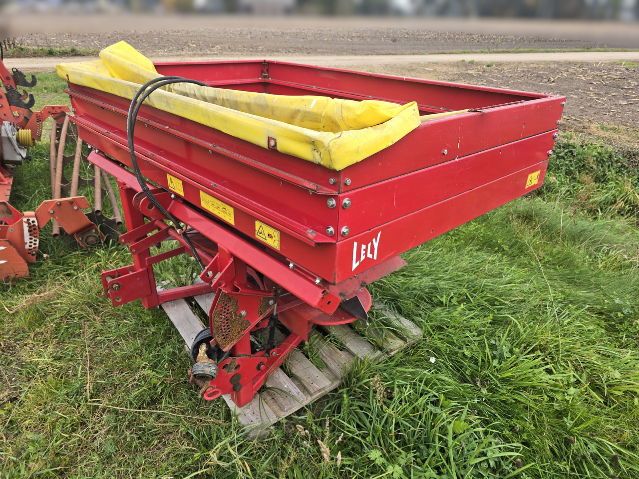 Lely SE 1500 Fertiliner - Distributeur d'engrais: photos 3 Lely SE 1500 Fertiliner - Distributeur d'engrais: photos 3