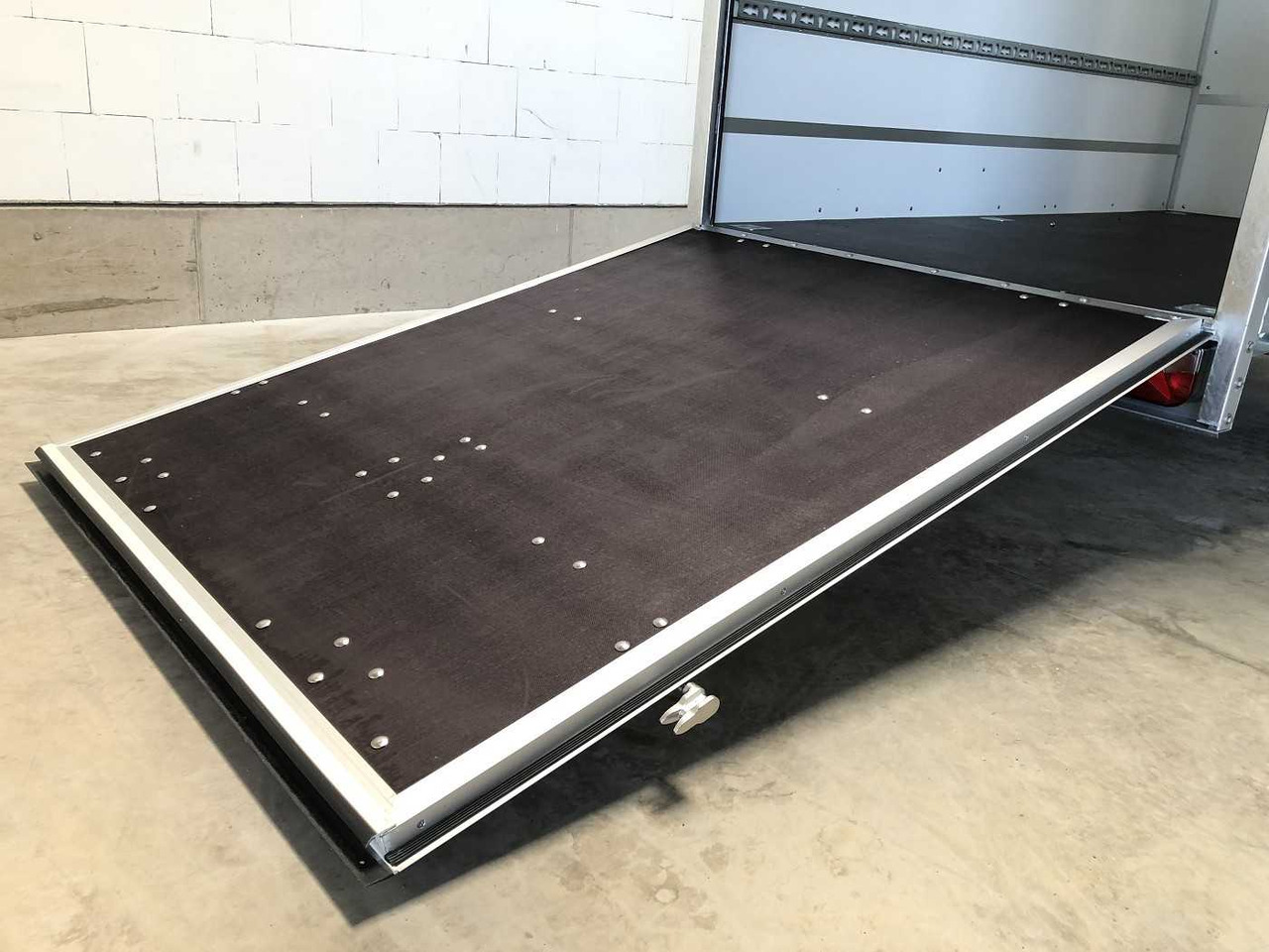 BLYSS F1336HD Rampe Tür Fenster Kofferanhänger - Remorque fourgon: photos 5 BLYSS F1336HD Rampe Tür Fenster Kofferanhänger - Remorque fourgon: photos 5