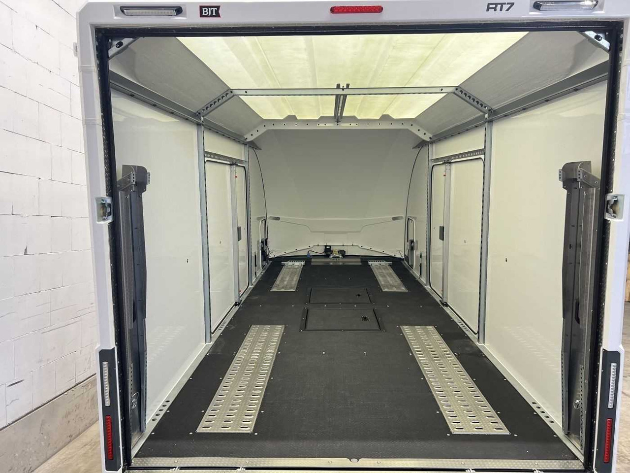 BRIAN_JAMES Race Transporter 7 Autotransporter geschlossen - Remorque porte-voitures: photos 5 BRIAN_JAMES Race Transporter 7 Autotransporter geschlossen - Remorque porte-voitures: photos 5