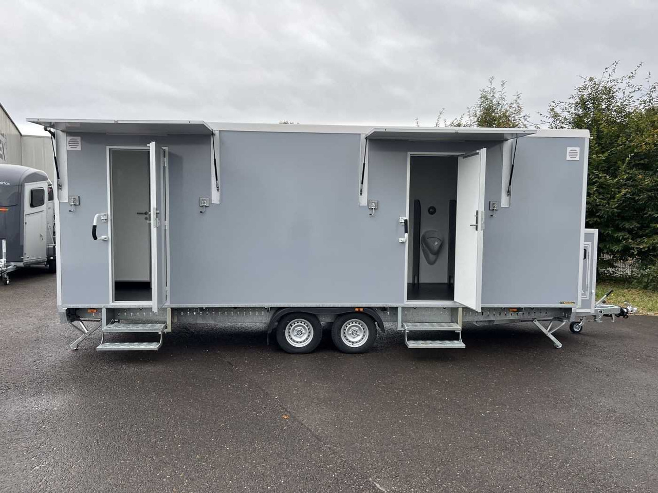 ROSEMEIER EW TA-NO 4 Damen, 1 Herren + 4 Urinal Toilettenanhänger - Remorque frigorifique: photos 1 ROSEMEIER EW TA-NO 4 Damen, 1 Herren + 4 Urinal Toilettenanhänger - Remorque frigorifique: photos 1