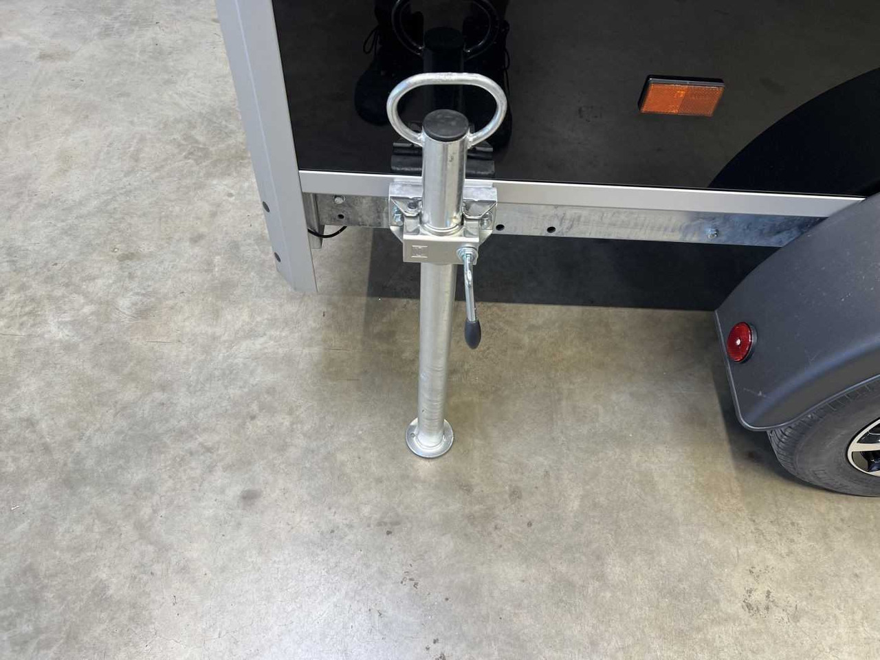 VARIANT Night Edition Tandem Rampe Tür Kofferanhänger - Remorque fourgon: photos 5 VARIANT Night Edition Tandem Rampe Tür Kofferanhänger - Remorque fourgon: photos 5