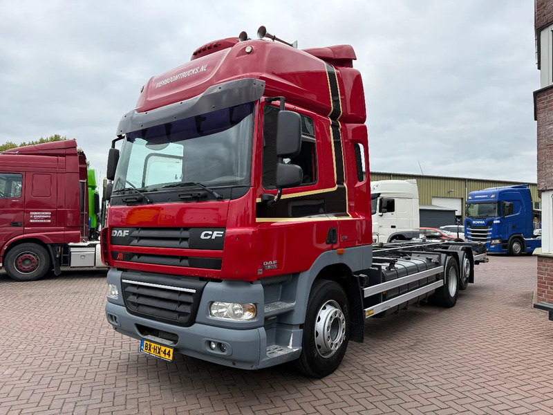 DAF CF 85 CF85-360 6X2 Spacecab Euro5 / Lift axle / Holland Truck - Châssis cabine: photos 2 DAF CF 85 CF85-360 6X2 Spacecab Euro5 / Lift axle / Holland Truck - Châssis cabine: photos 2