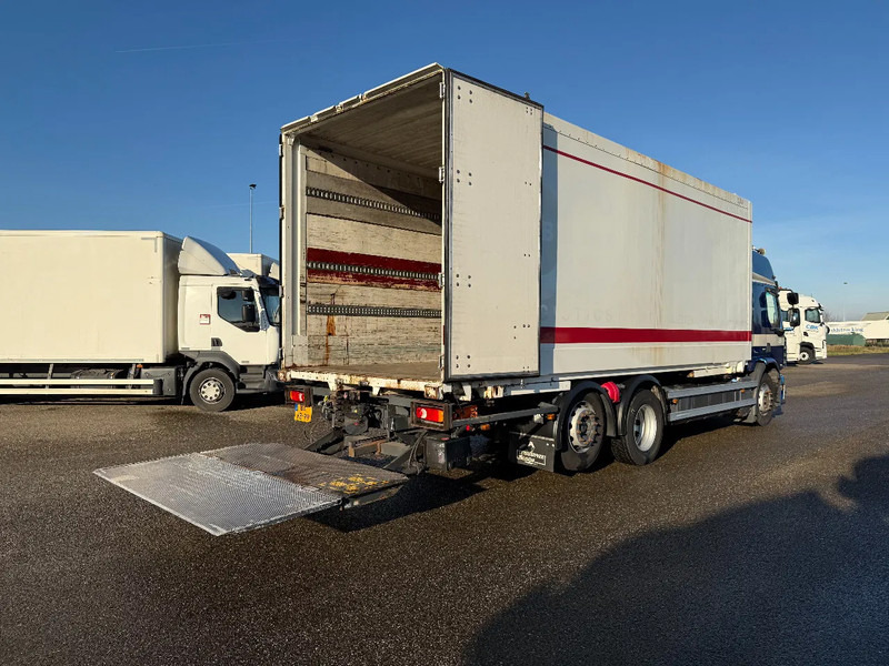 Renault Premium 380.26 6X2 BDF with box and lift - Camion fourgon: photos 3 Renault Premium 380.26 6X2 BDF with box and lift - Camion fourgon: photos 3